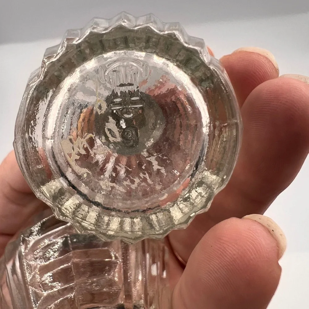Vintage Art Deco Clear Pressed Glass Salt and Pepper Shakers Chrome Lids Ribbed‎